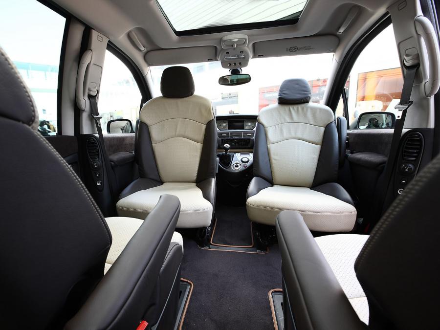  Lancia Phedra 2008 года  (фото 8 из 16)